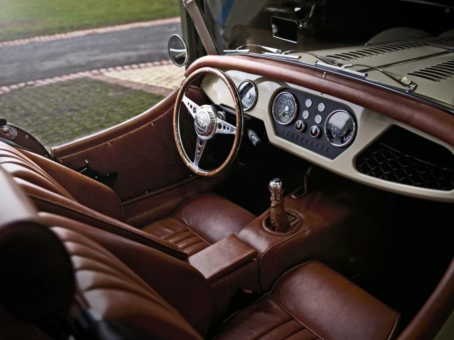 Интерьер Morgan Plus 4 1985 года  (фото 10 из 18)